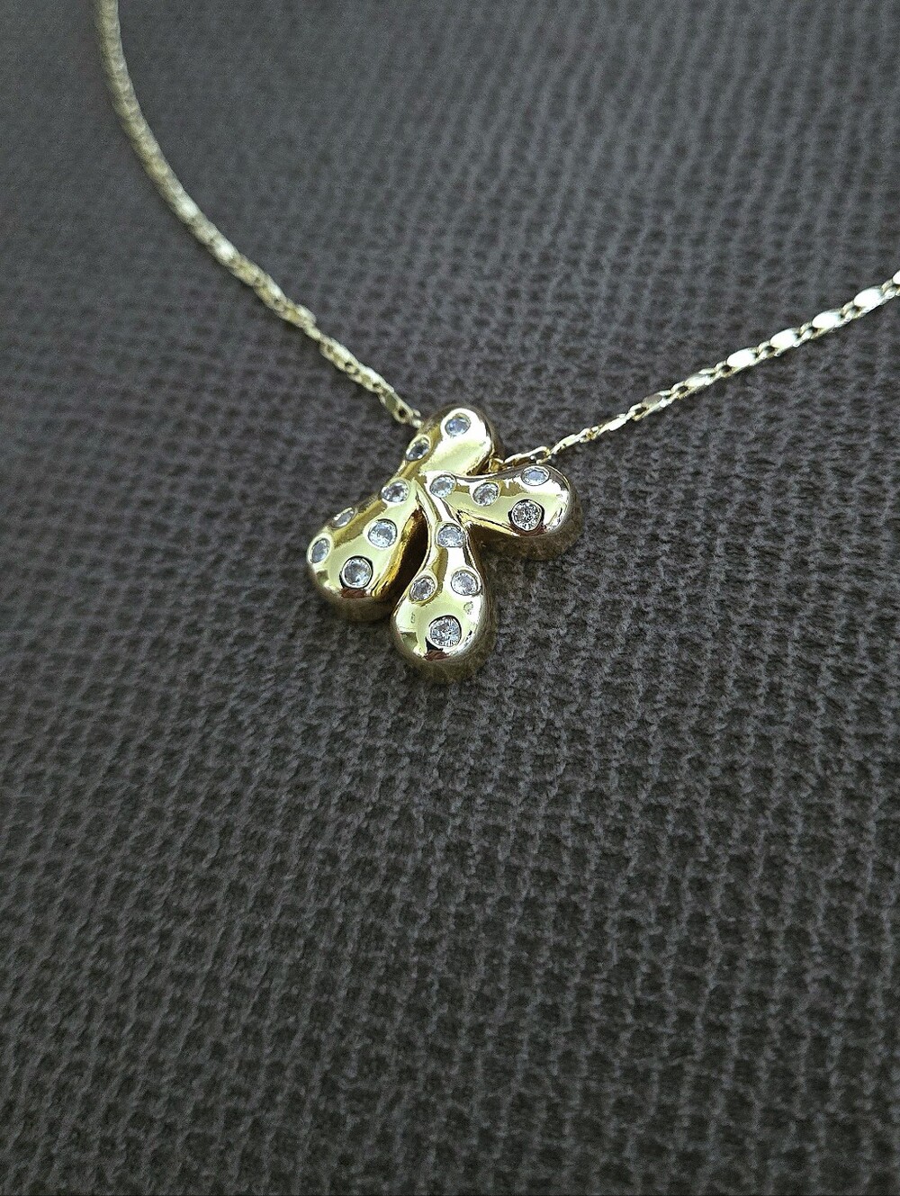 Gemelli👭 Puffy Letter "K" Initial Pendant Necklace - Picture 3 of 16